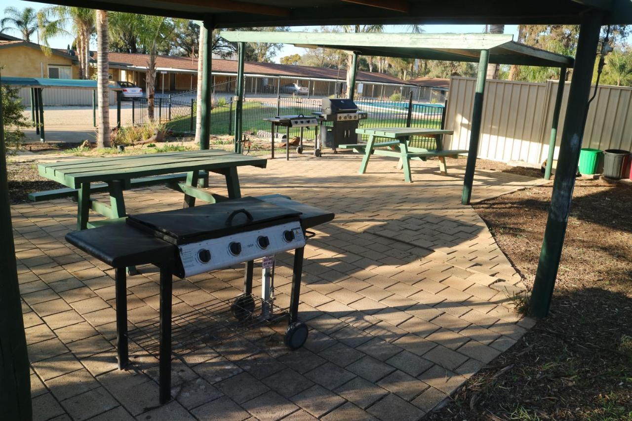 Barmera Lake Resort Motel Bagian luar foto
