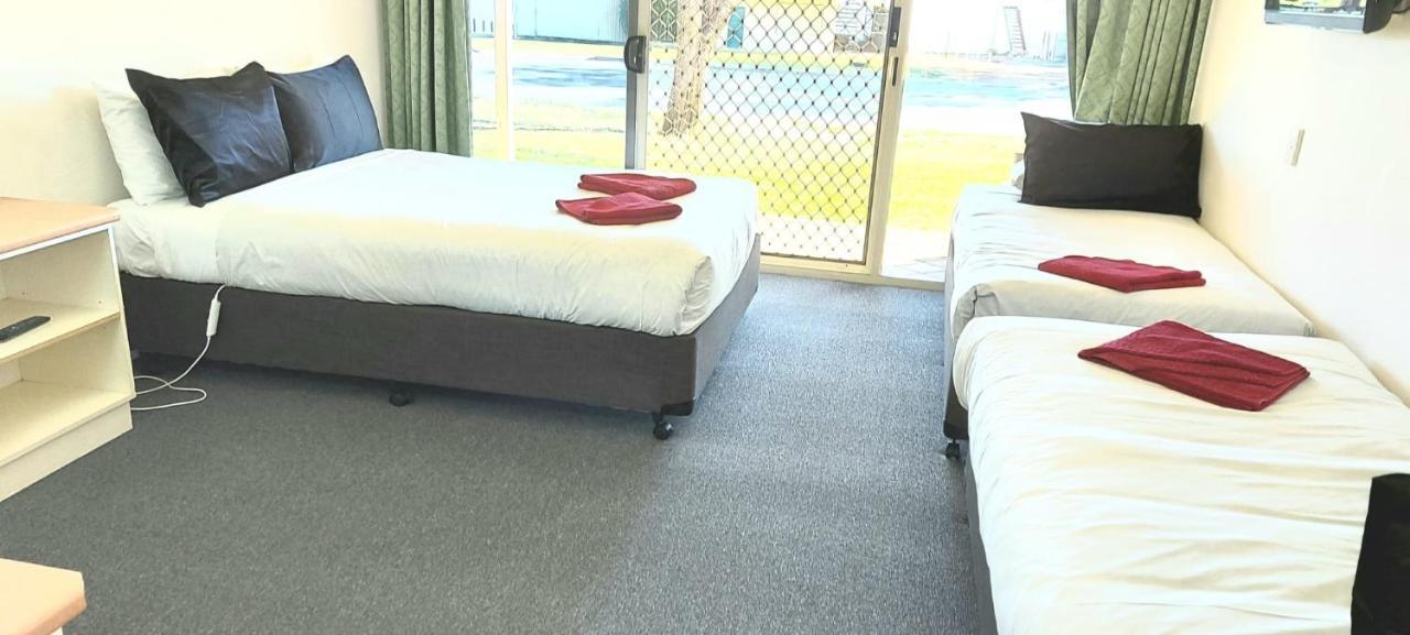 Barmera Lake Resort Motel Bagian luar foto