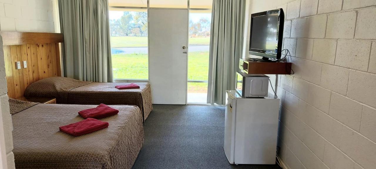 Barmera Lake Resort Motel Bagian luar foto