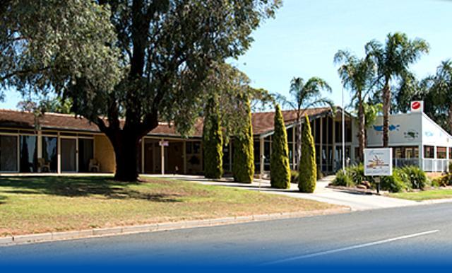 Barmera Lake Resort Motel Bagian luar foto