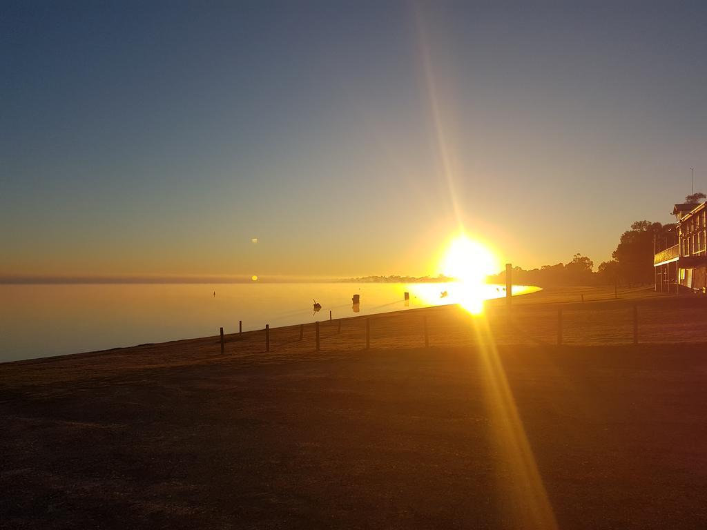 Barmera Lake Resort Motel Bagian luar foto