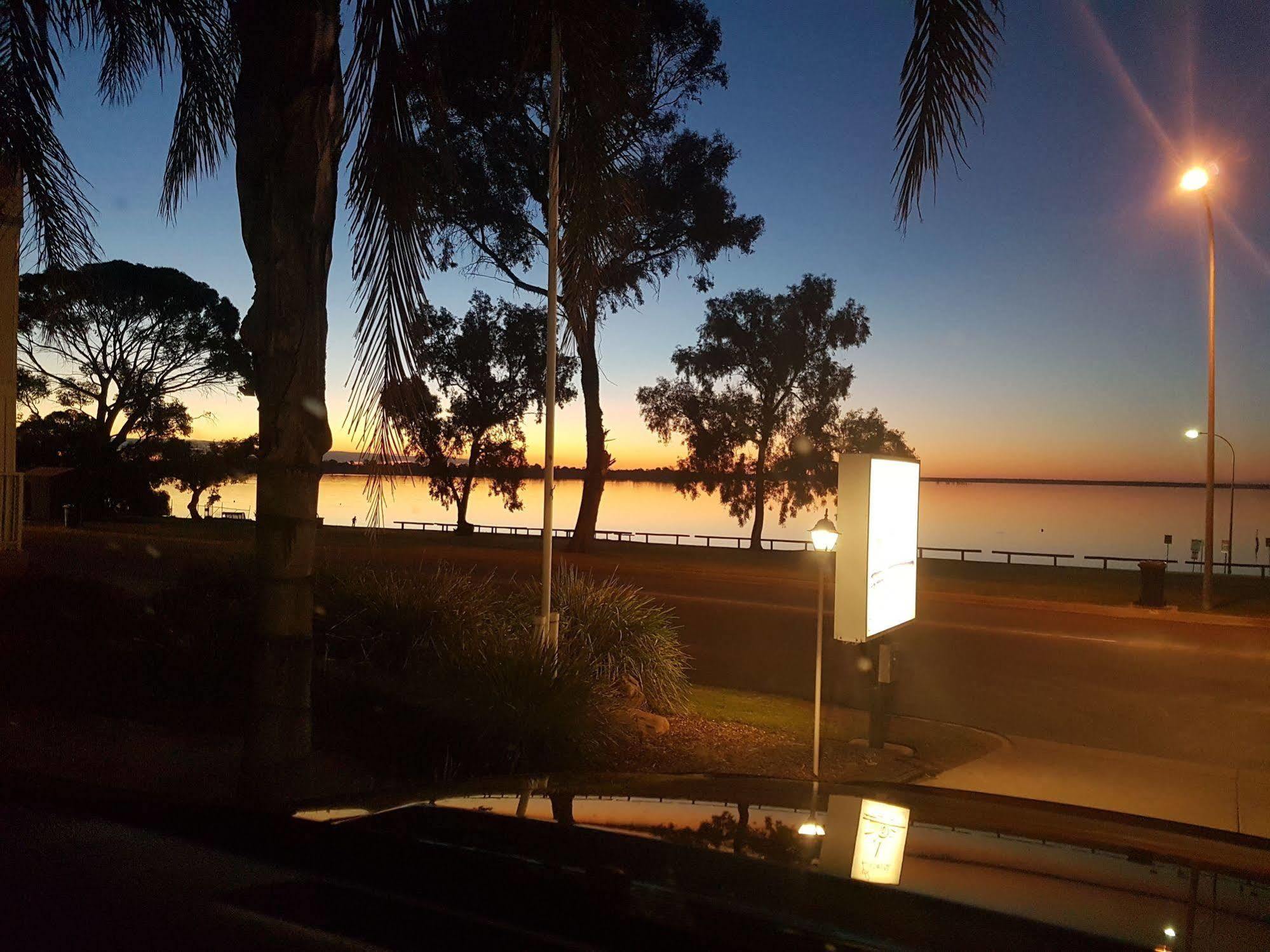 Barmera Lake Resort Motel Bagian luar foto